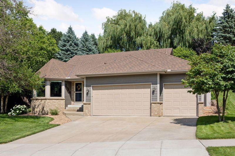 6746 Timber Crest Dr, Maple Grove, MN 55311
