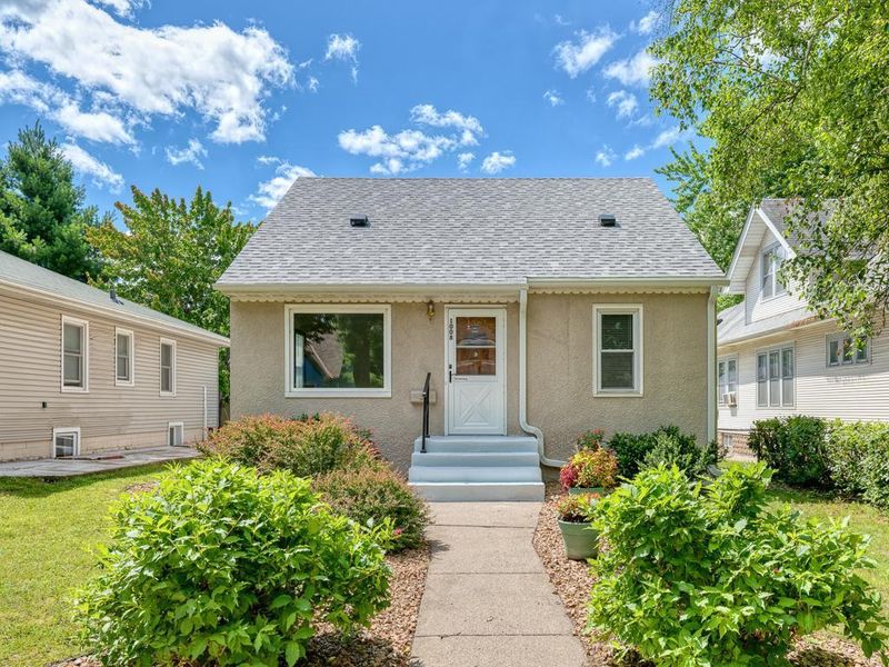 1008 Hawthorne Ave E, Saint Paul, MN 55106