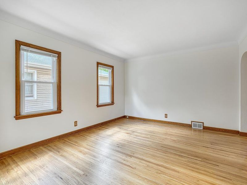 1008 Hawthorne Ave E, Saint Paul, MN 55106