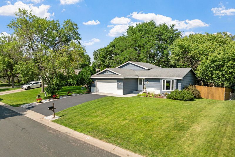 6502 Lancaster Ln N, Maple Grove, MN 55369
