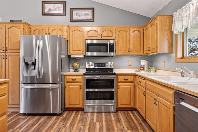 25294 Redwing Ave, Shafer, MN 55074