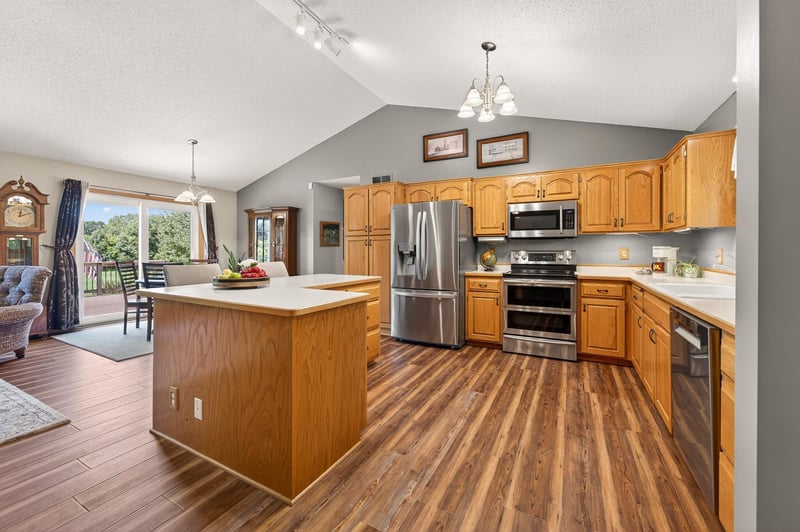 25294 Redwing Ave, Shafer, MN 55074