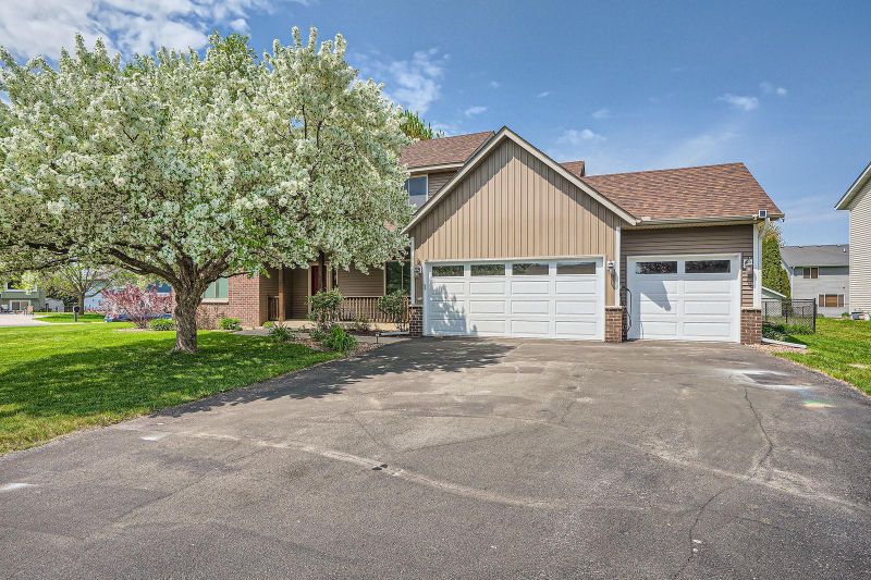 2907 Asarum Ct, Shakopee, MN 55379