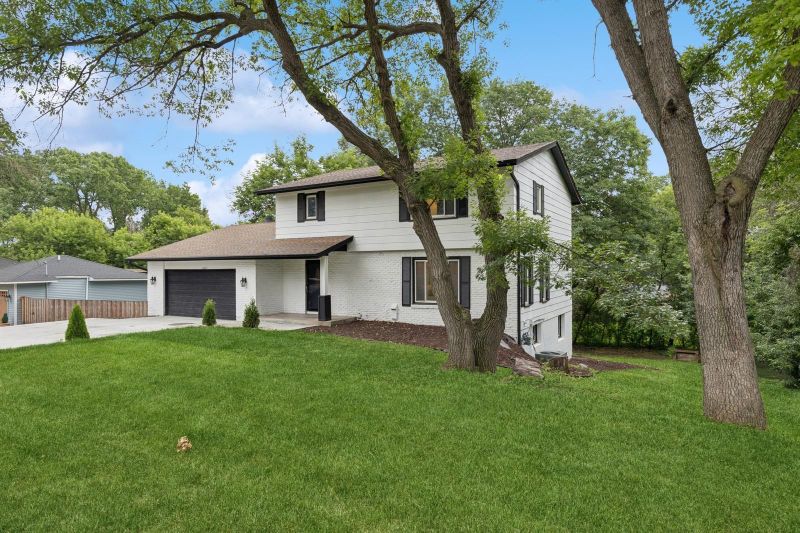 12621 Cedar Lake Rd, Minnetonka, MN 55305
