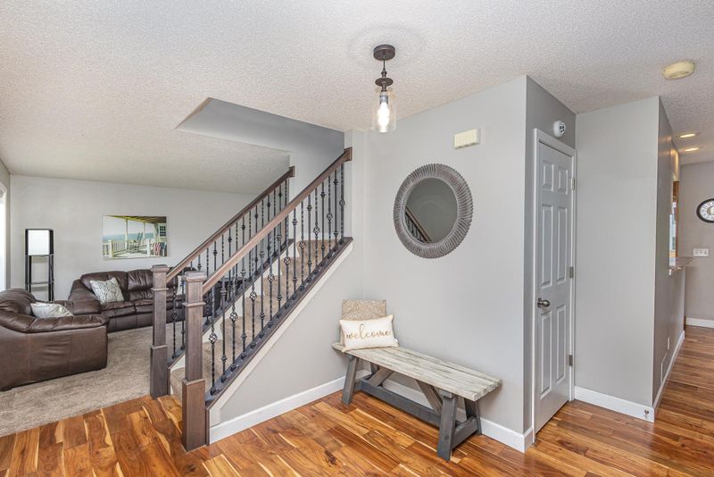565 Eagle Ridge Rd, Woodbury, MN 55125