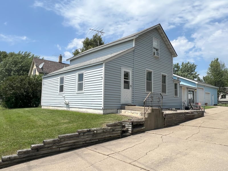208 Benton St W, Cologne, MN 55322