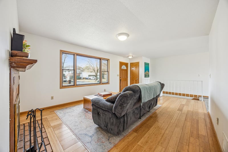 14798 56th St N, Oak Park Heights, MN 55082