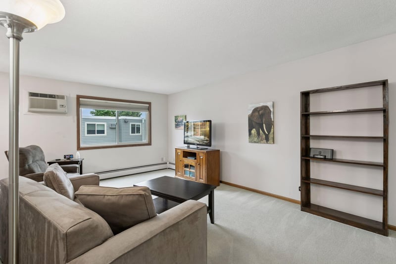 333 8th St SE #304, Minneapolis, MN 55414