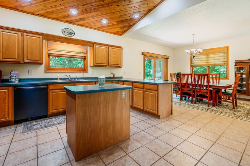 W5136 Hale Ct, Holmen, WI 54636