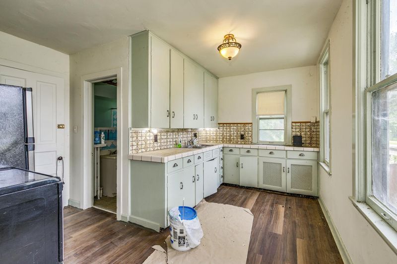 1113 Como Pl, Saint Paul, MN 55103