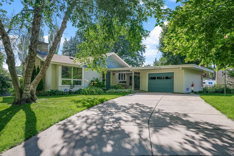 3330 Belden Dr NE, Saint Anthony, MN 55418