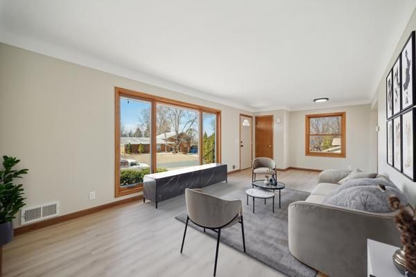 2860 Highview Ter, Eagan, MN 55121