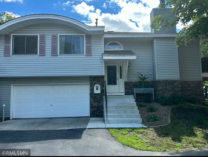 645 Evergreen Dr, Burnsville, MN 55337