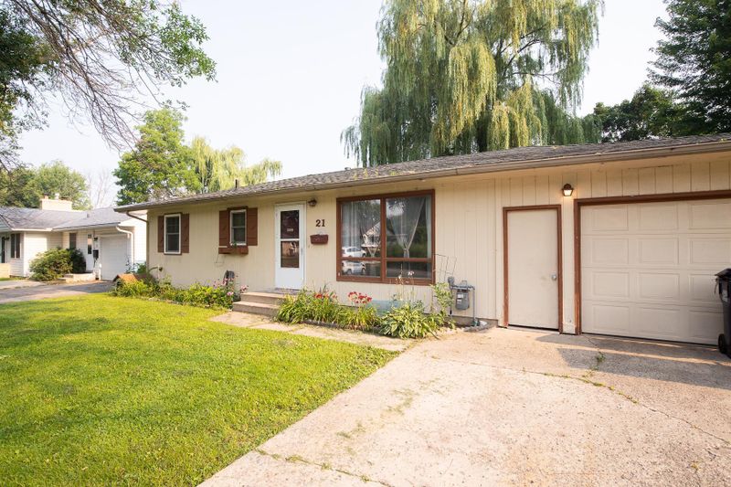 21 Park Dr, Northfield, MN 55057