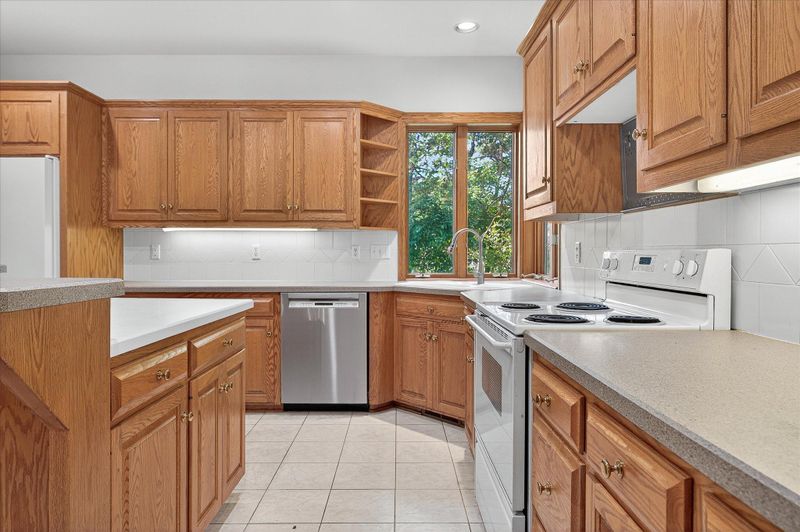 5236 Picha Rd, Minnetonka, MN 55345