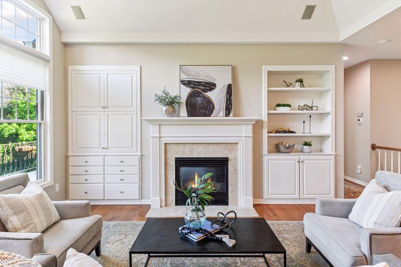 19010 Ashcroft Cir, Minnetonka, MN 55345