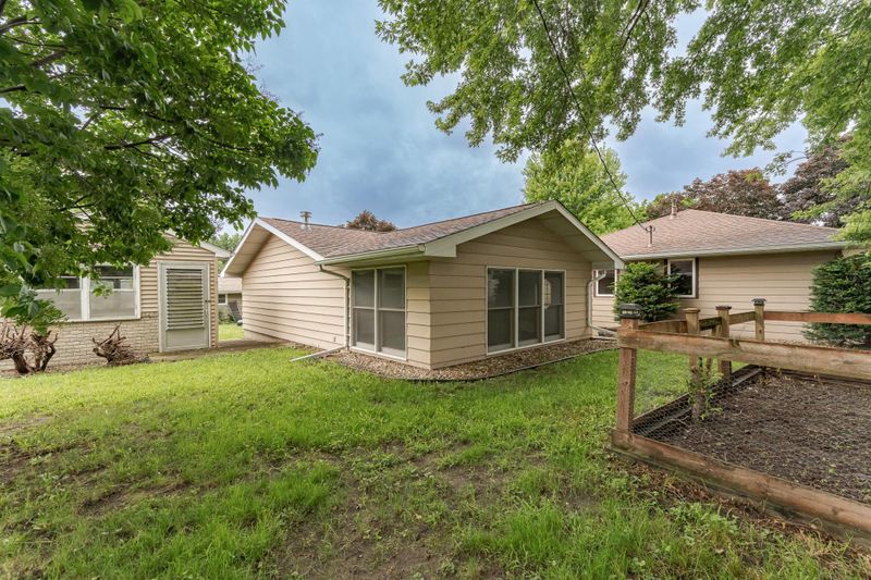 304 20th St NW, Austin, MN 55912