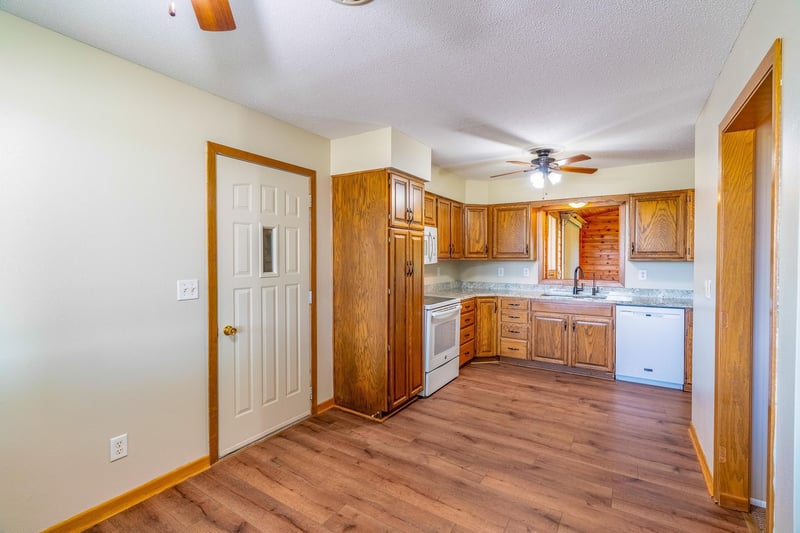 307 Higbie Ave E, Minnesota Lake, MN 56068