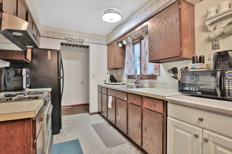 10178 Uplander St NW, Coon Rapids, MN 55433