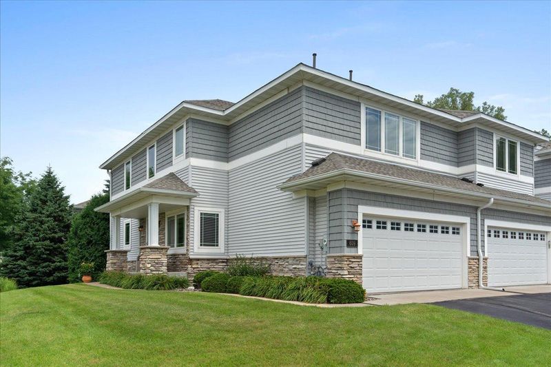 609 Sutherland Dr, Woodbury, MN 55129
