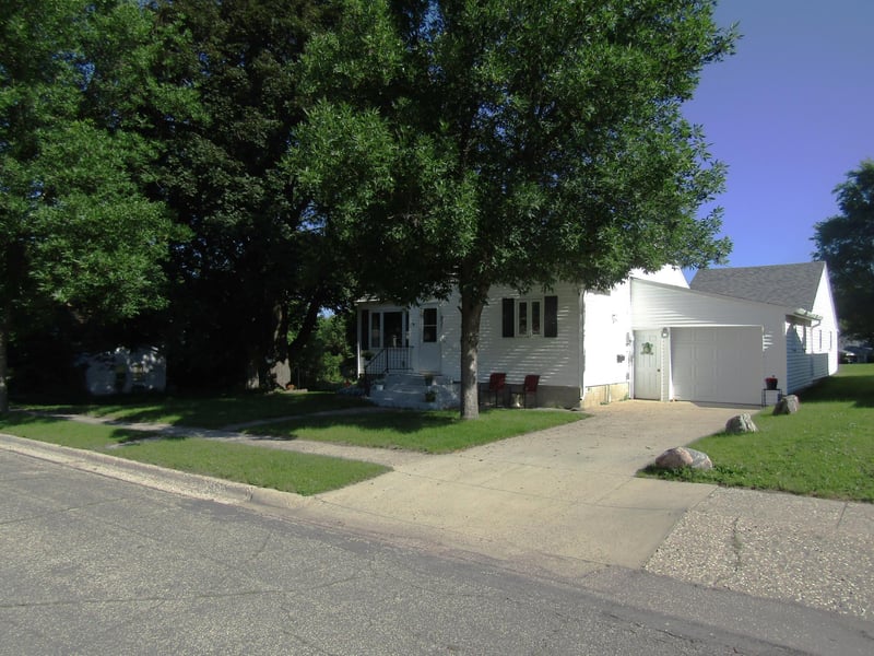 231 E Sorenson Ave, Appleton, MN 56208
