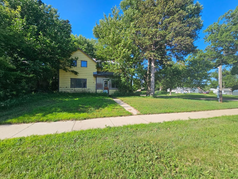 130 Grace Ave, Iona, MN 56141