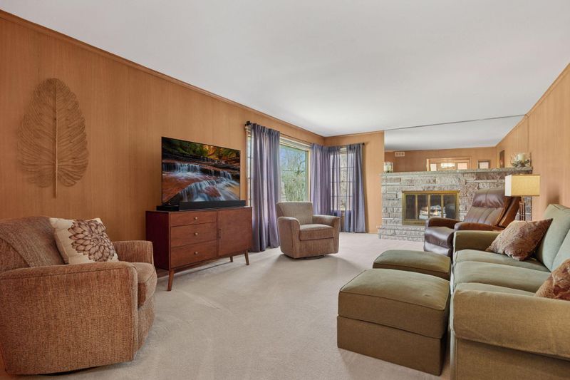 502 Drillane Rd, Hopkins, MN 55305