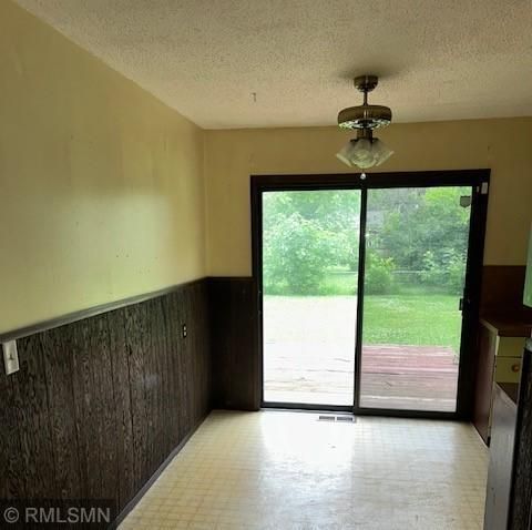 7808 Iris Dr N, Brooklyn Park, MN 55428