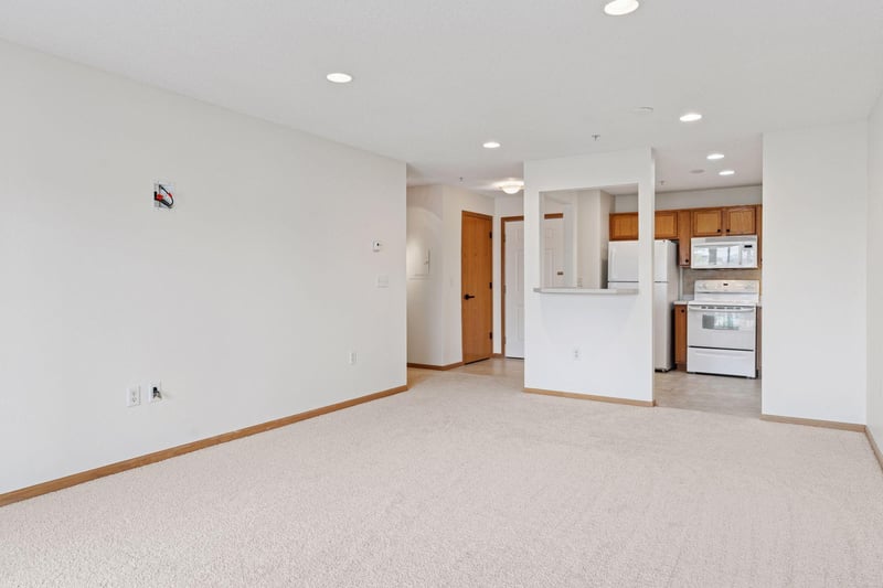 2231 Penn Pl #224, North Saint Paul, MN 55109