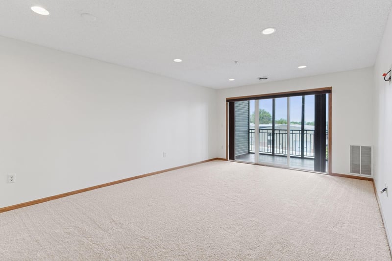 2231 Penn Pl #224, North Saint Paul, MN 55109