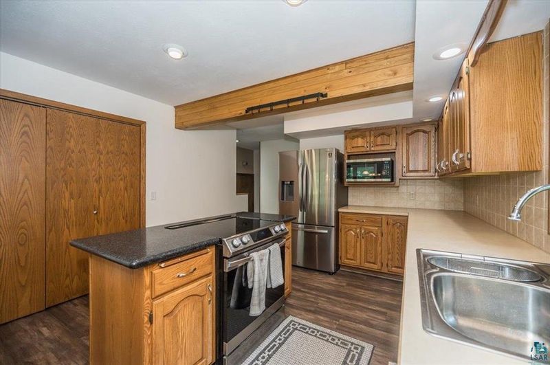 9476 E Elm Rd, Poplar, WI 54864