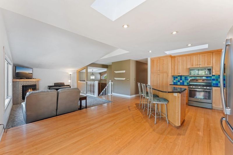 1999 Edgewater Ave, Arden Hills, MN 55112