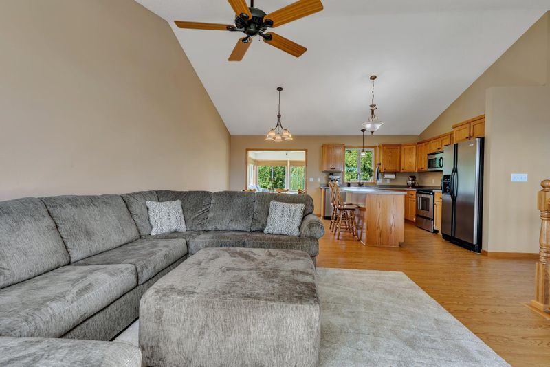 972 Waters Edge Cir, Avon, MN 56310