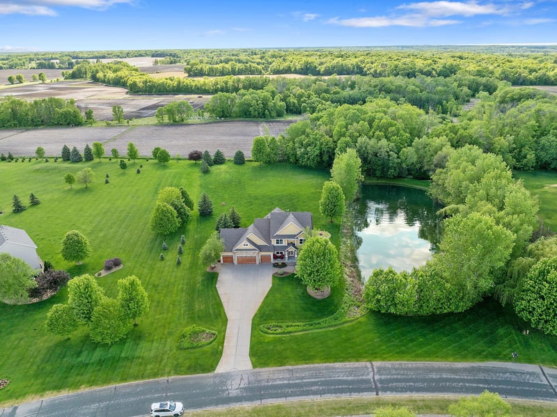 11115 Red Leaf Dr, Rogers, MN 55374