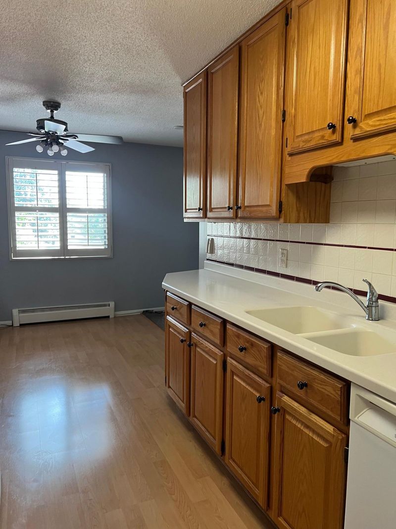 4101 Parklawn Ave #202, Edina, MN 55435