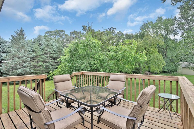 39153 Riverside Ct, North Branch, MN 55056