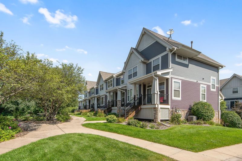 15529 Dunhill Ln #604, Apple Valley, MN 55124