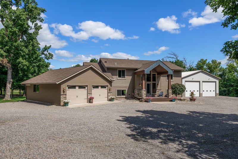 2815 Vega Ave, Mayer, MN 55360