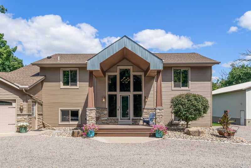2815 Vega Ave, Mayer, MN 55360