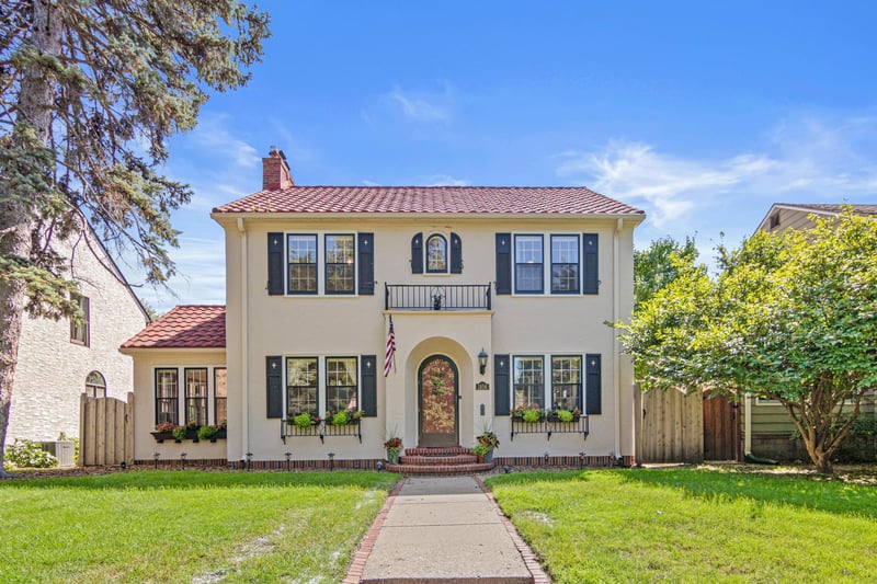 1856 Highland Pw, Saint Paul, MN 55116