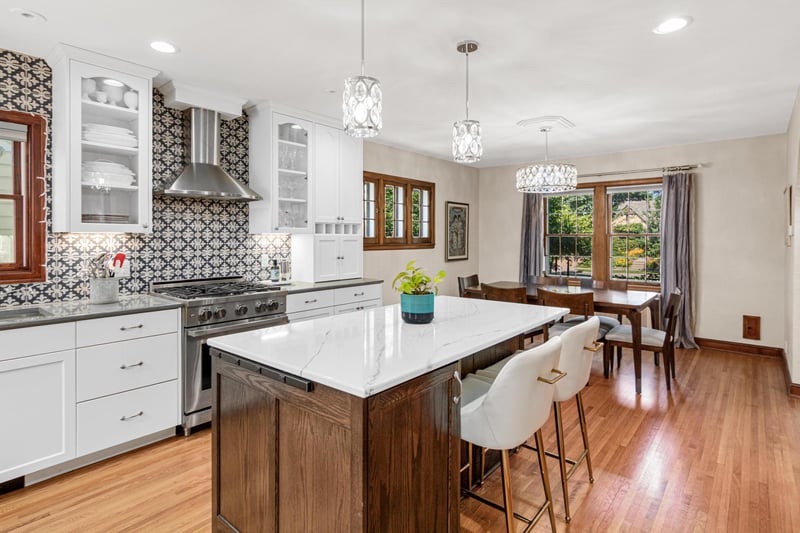 1856 Highland Pw, Saint Paul, MN 55116