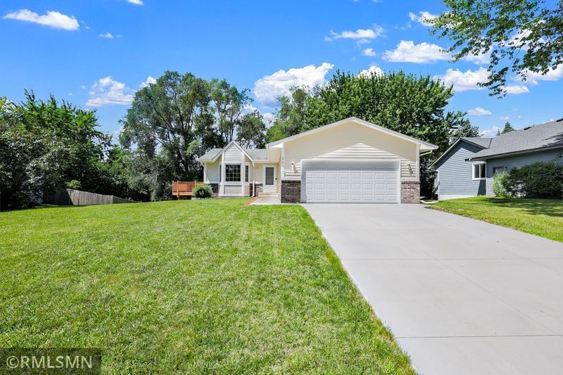 2036 Wenz Ave, Chaska, MN 55318