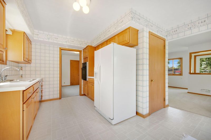 14981 Ridge Rd, Eden Prairie, MN 55347