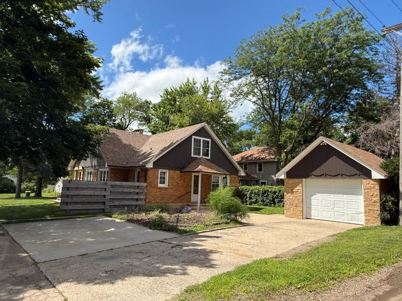 201 5th Ave N, Lakefield, MN 56150
