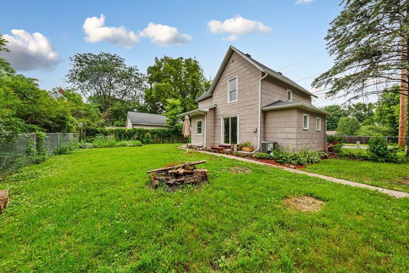 308 7th St E, Northfield, MN 55057