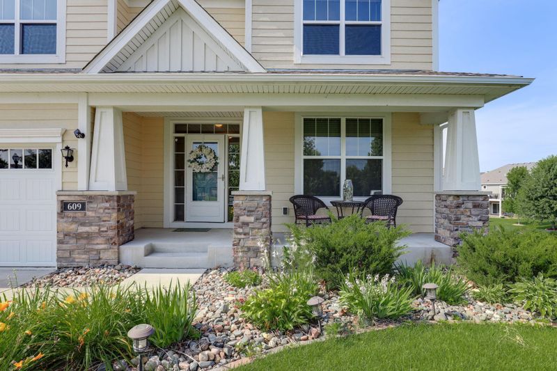 609 Parkview Ct, Anoka, MN 55303