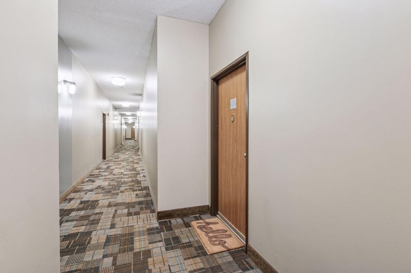 215 7th St NE #303, Minneapolis, MN 55413