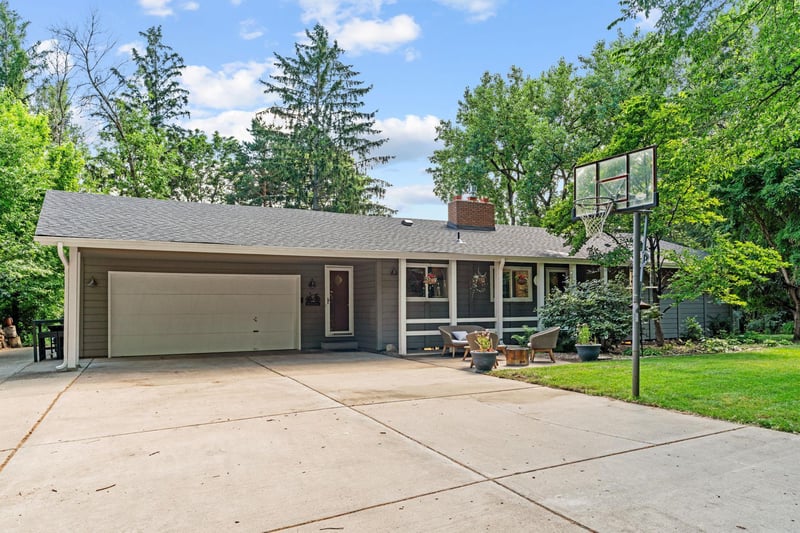 44 Robb Farm Rd, North Oaks, MN 55127
