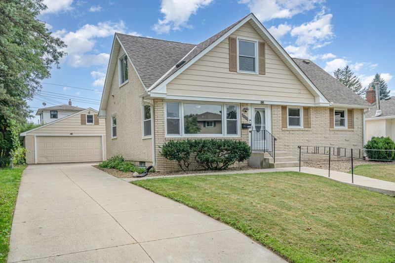 2250 Edgebrook Ave, Saint Paul, MN 55119