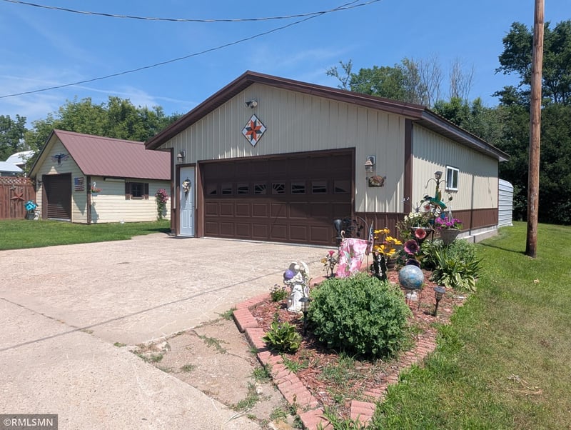 221 3rd Ave NE, Eagle Bend, MN 56446